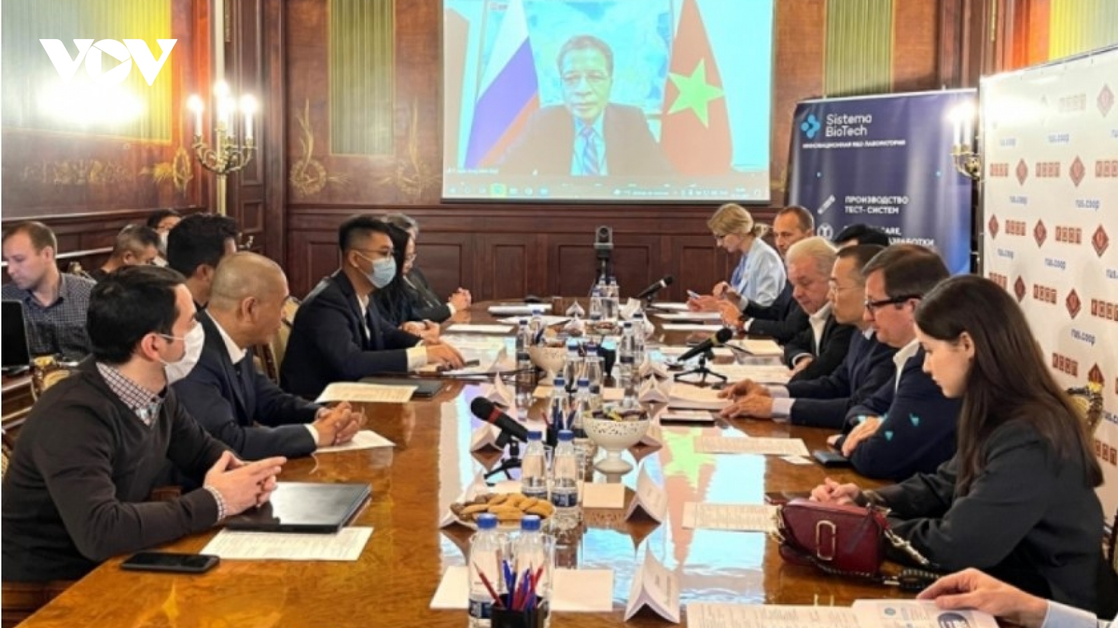 Vietnam, Russia bolster cooperation in COVID-19 fight